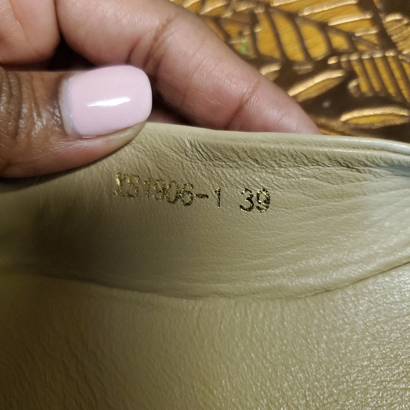 Authentic Tory Burch - Picture 2 of 8